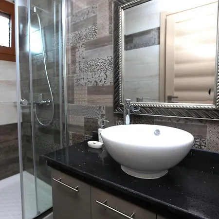 Theodora Studios * مدينة سكياثوس