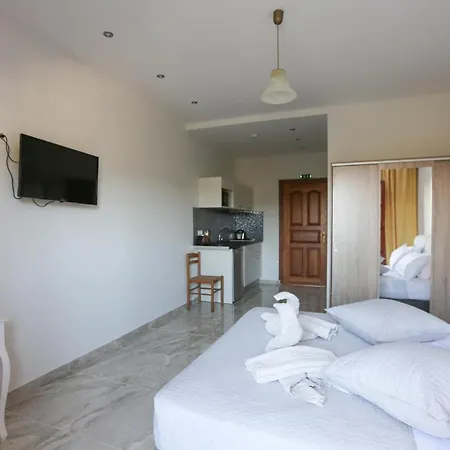 Theodora Studios Aparthotel *